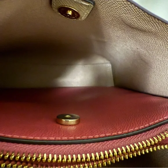 Coach Limited Edition Mollie Bucket Bag With Stripe Heart Print - Picture 7 of 15